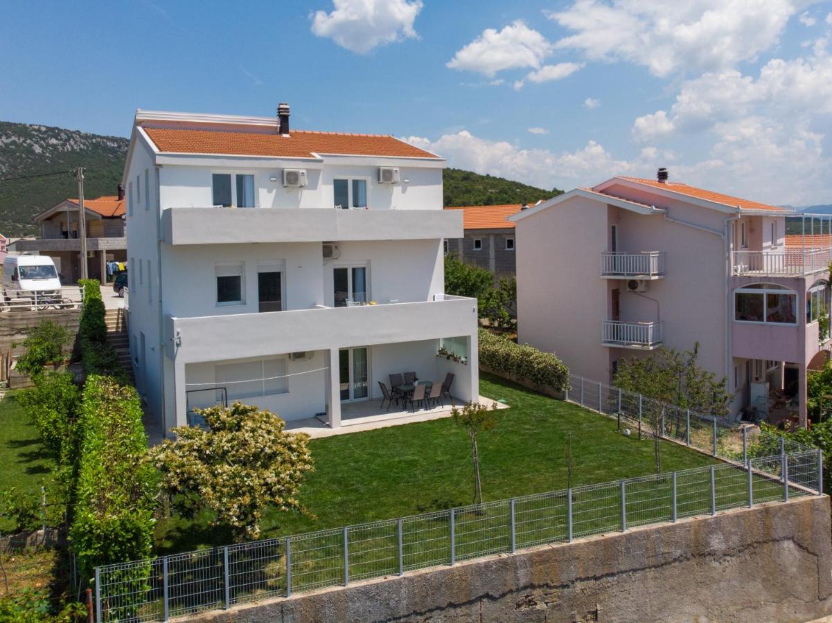 Apartmani Mate נאום מראה חיצוני תמונה