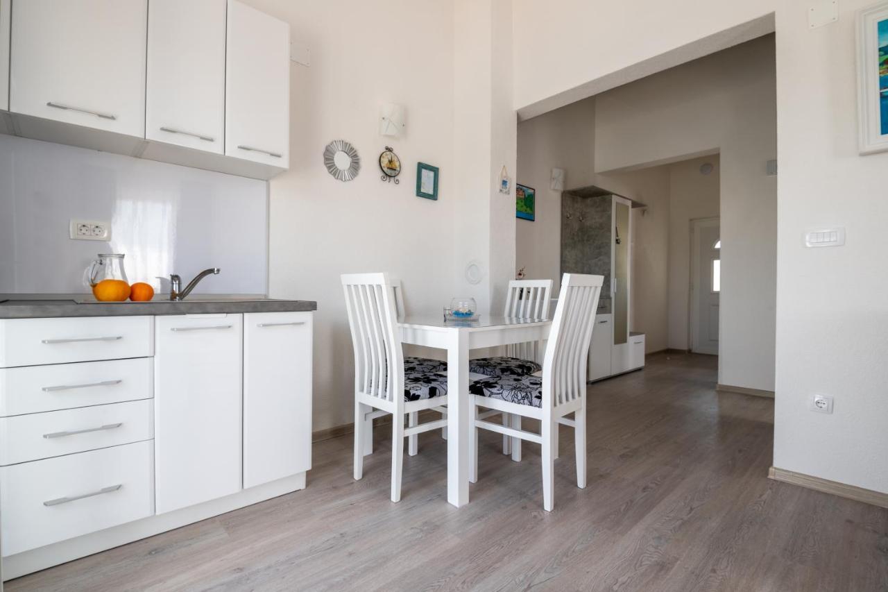 Apartmani Mate נאום מראה חיצוני תמונה