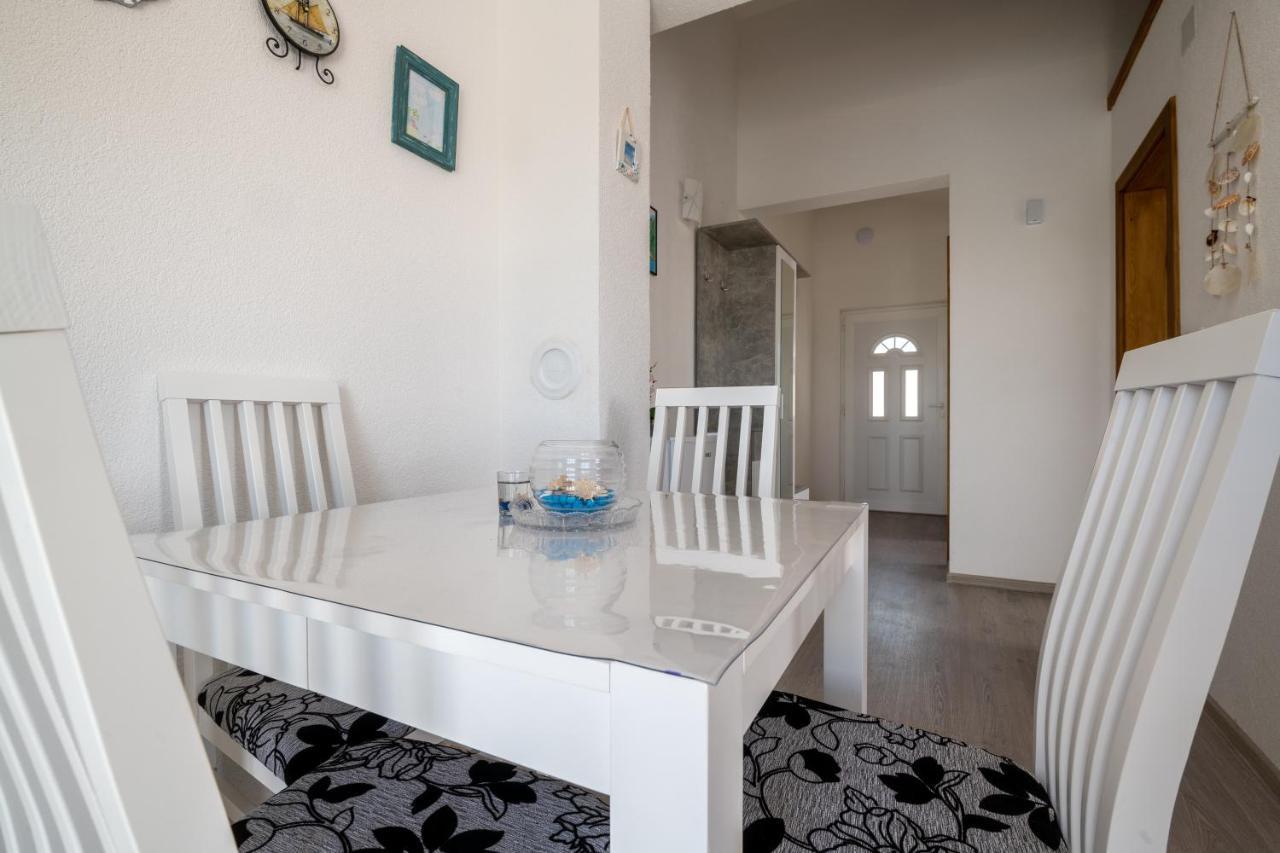 Apartmani Mate נאום מראה חיצוני תמונה