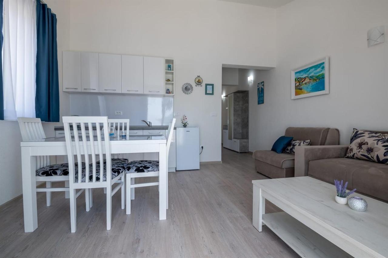 Apartmani Mate נאום מראה חיצוני תמונה